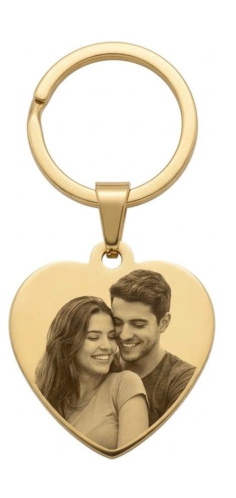 Chaveiro G coração dourado com gravação de foto