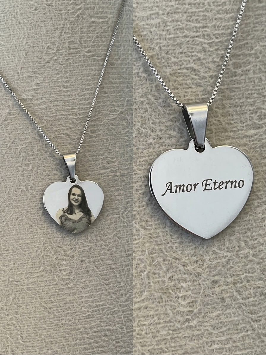 Colar personalizado medalha M em aço, formato coração, com gravação de foto